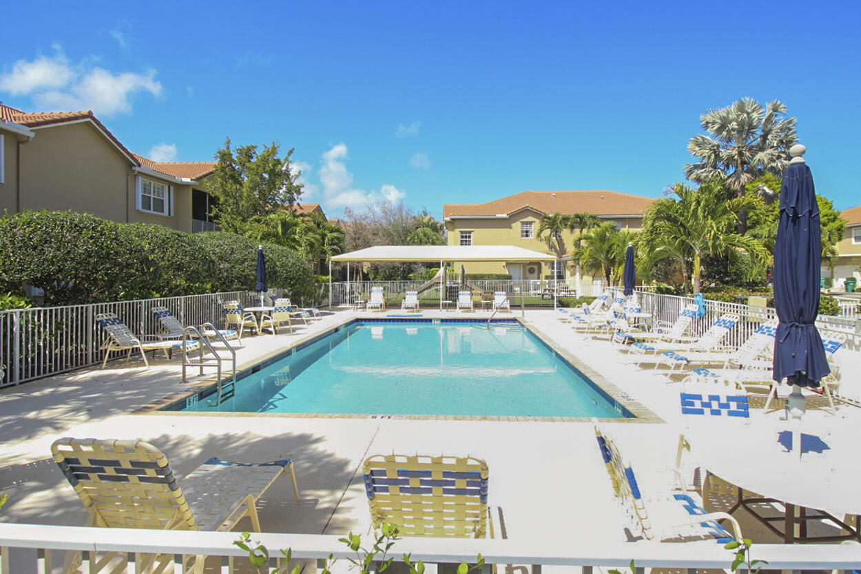 TEQUESTA TRACE CONDO - Residential