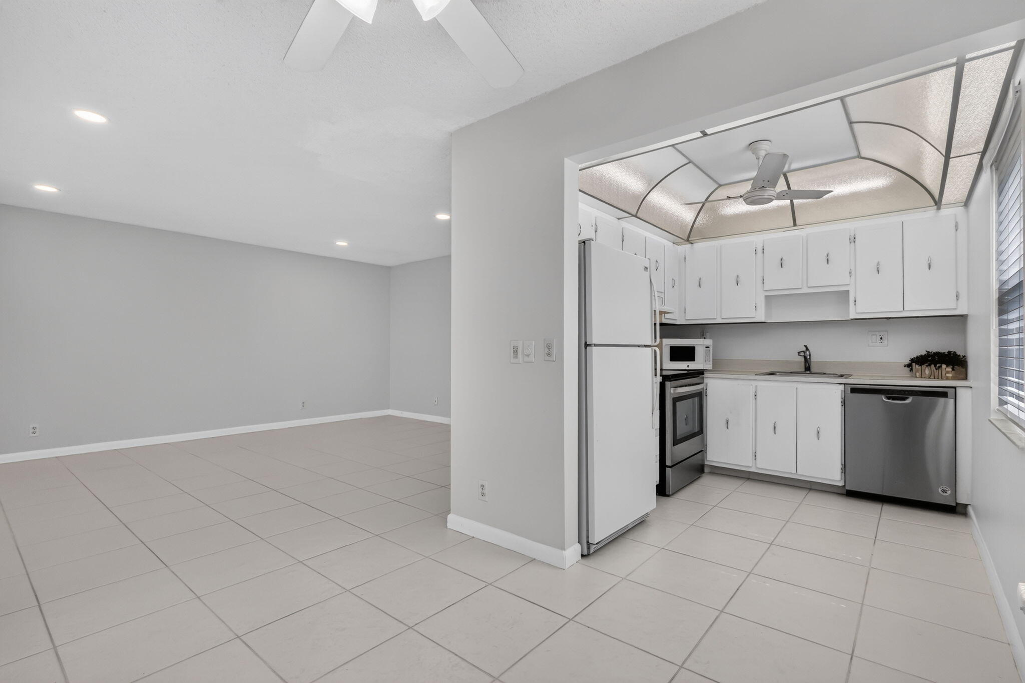 KINGS POINT BURGUNDY CONDOS - Residential