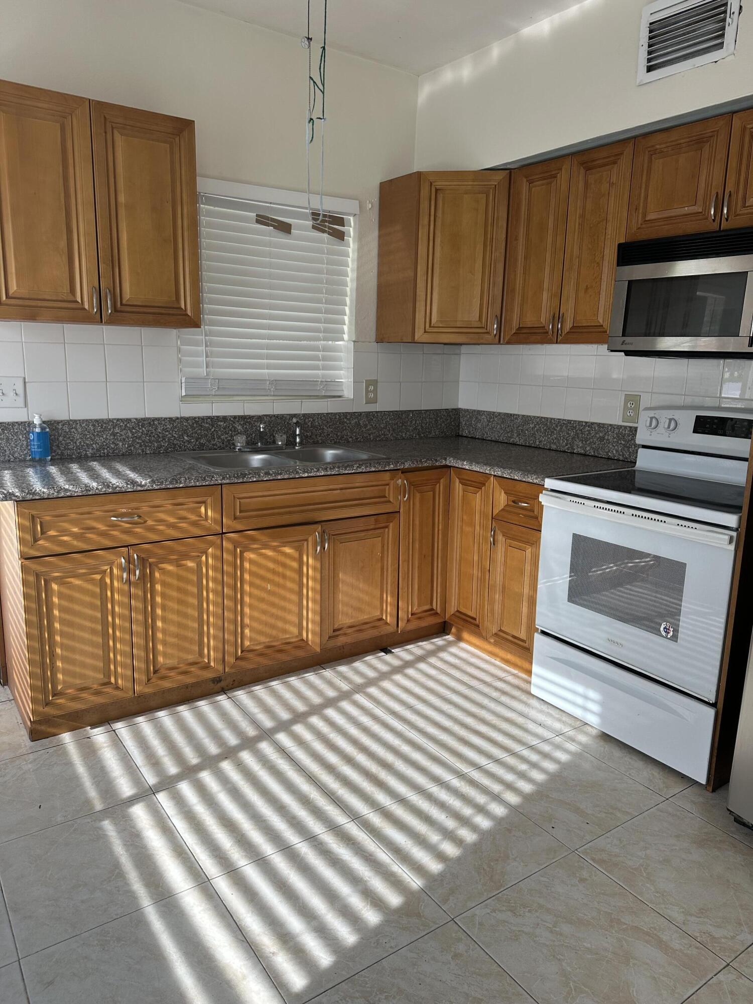 BOYNTON RIDGE - Residential Lease