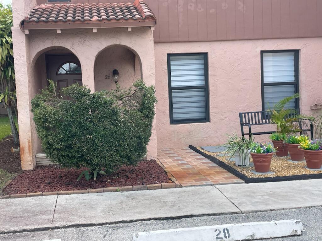Location, location, location. Beautiful condo unit in a great location. Newly remodeled floors, bathrooms and stairs. Open kitchen with stainless steel appliances. Main suite has large walk-in closet and balcony off bedroom. Half bathroom downstairs for guests. Unit is occupier by tenant. appointment only to show.  Must schedule 24 hrs. for showing on Wednesdays and Fridays between 10am - 3pm and some Sundays time flexible.   This modern 2BR/2.5BA townhouse was fully upgraded in 2024. Features include a brand-new A/C,  water heater, quartz kitchen with stainless steel appliances, new flooring, smart lighting.