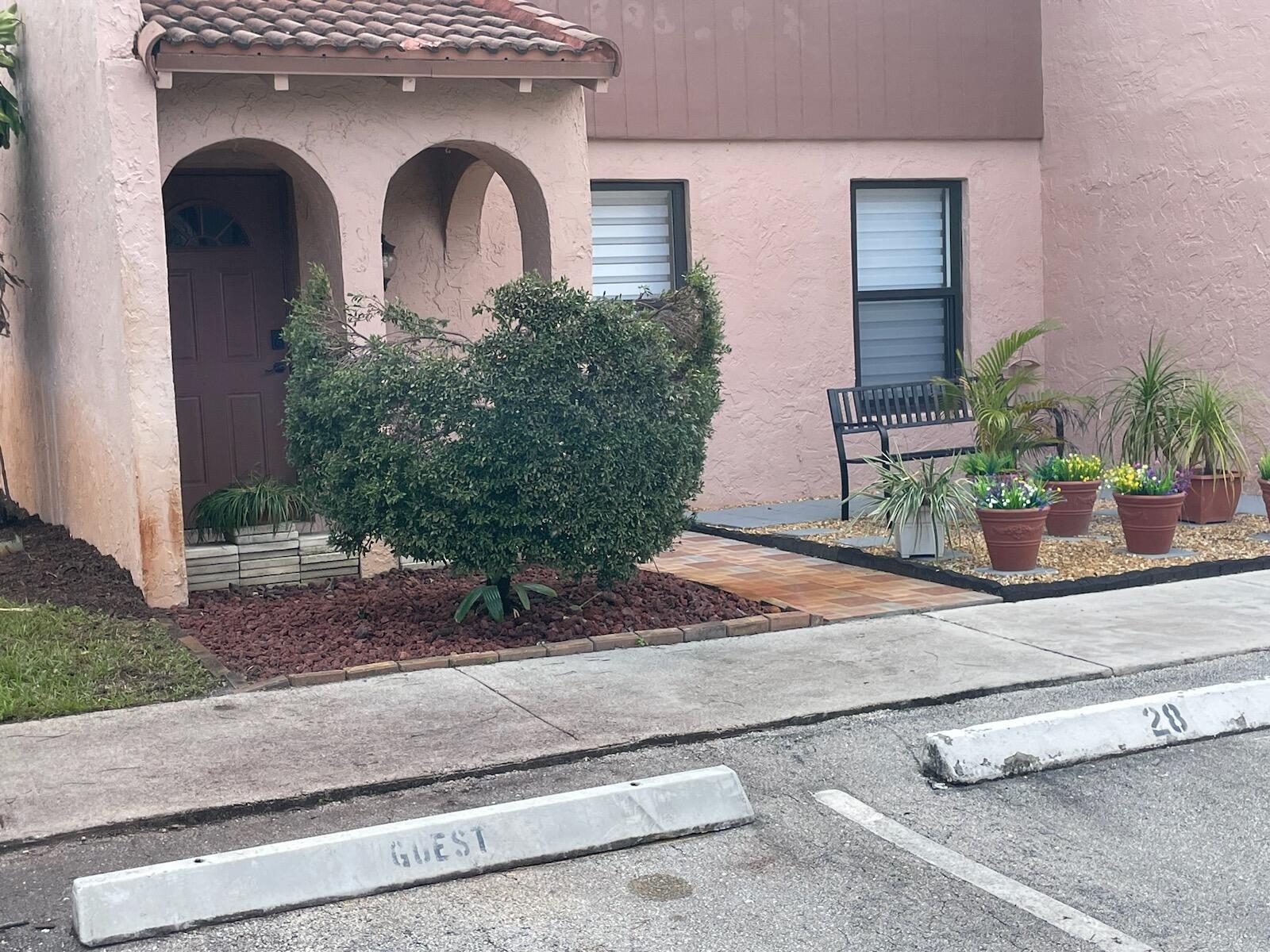 VALENCIA VILLAGE CONDO PHASE I - Residential