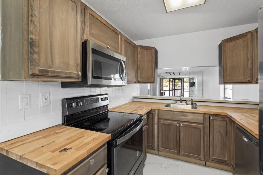 TAMARAC GARDENS CONDOMINIUM NO 5 - Residential