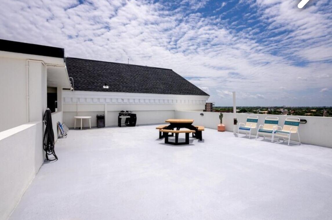 HILLSBORO WINDSOR CONDOMINIUM - Residential