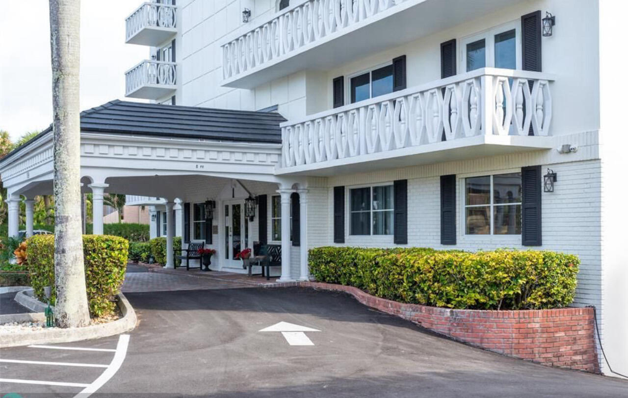 HILLSBORO WINDSOR CONDOMINIUM - Residential