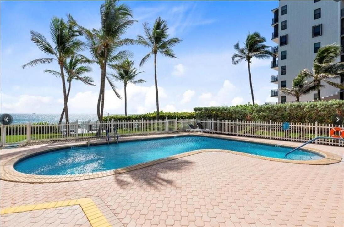 HILLSBORO WINDSOR CONDOMINIUM - Residential