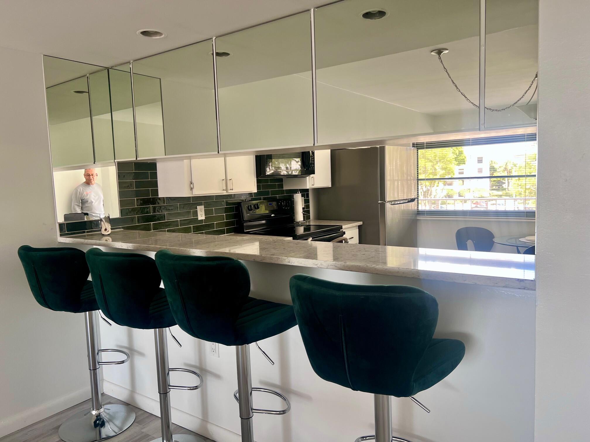 WHITEHALL CONDO OF THE LANDS OF THE PRESIDENT - Residential