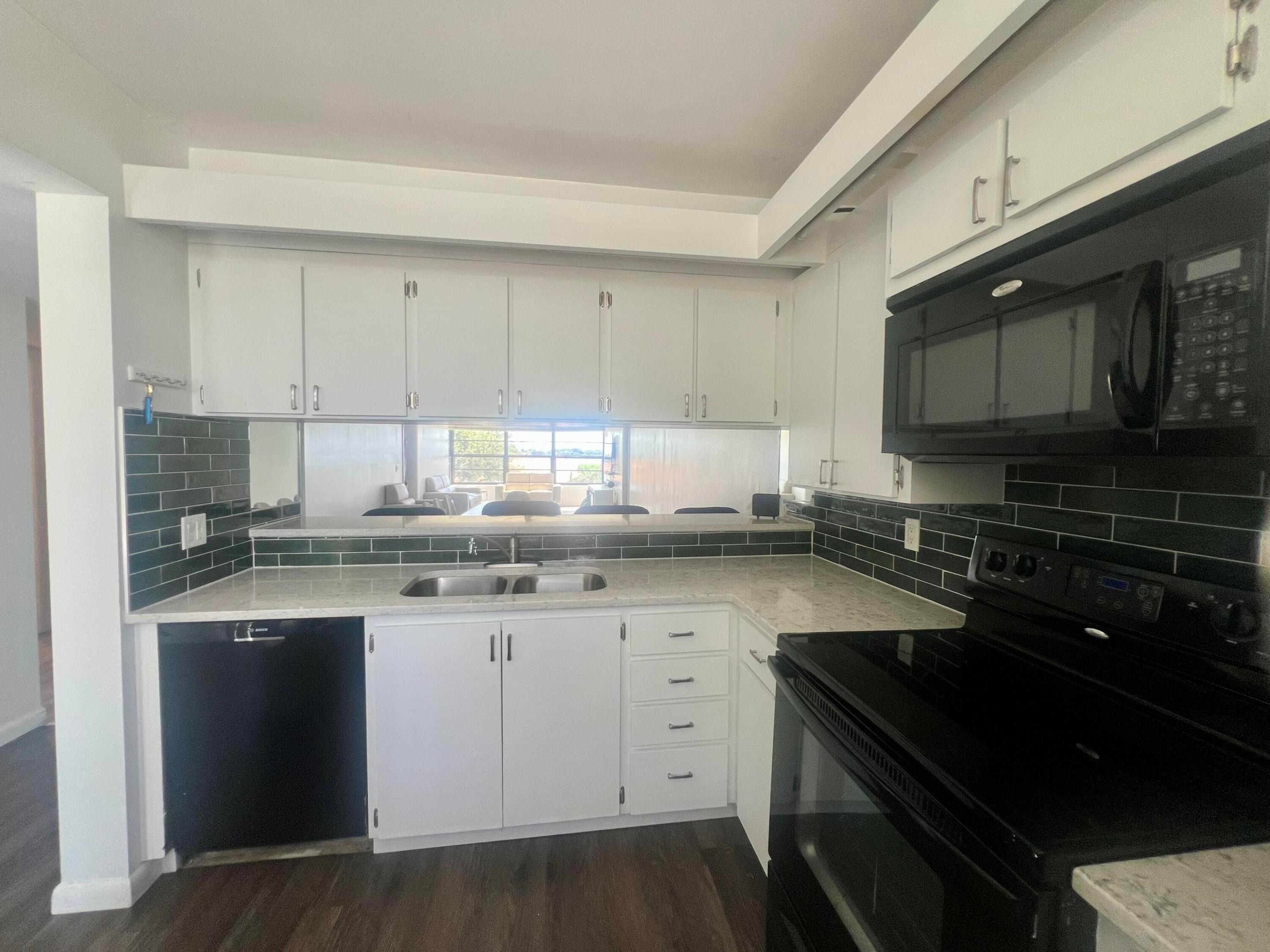 WHITEHALL CONDO OF THE LANDS OF THE PRESIDENT - Residential