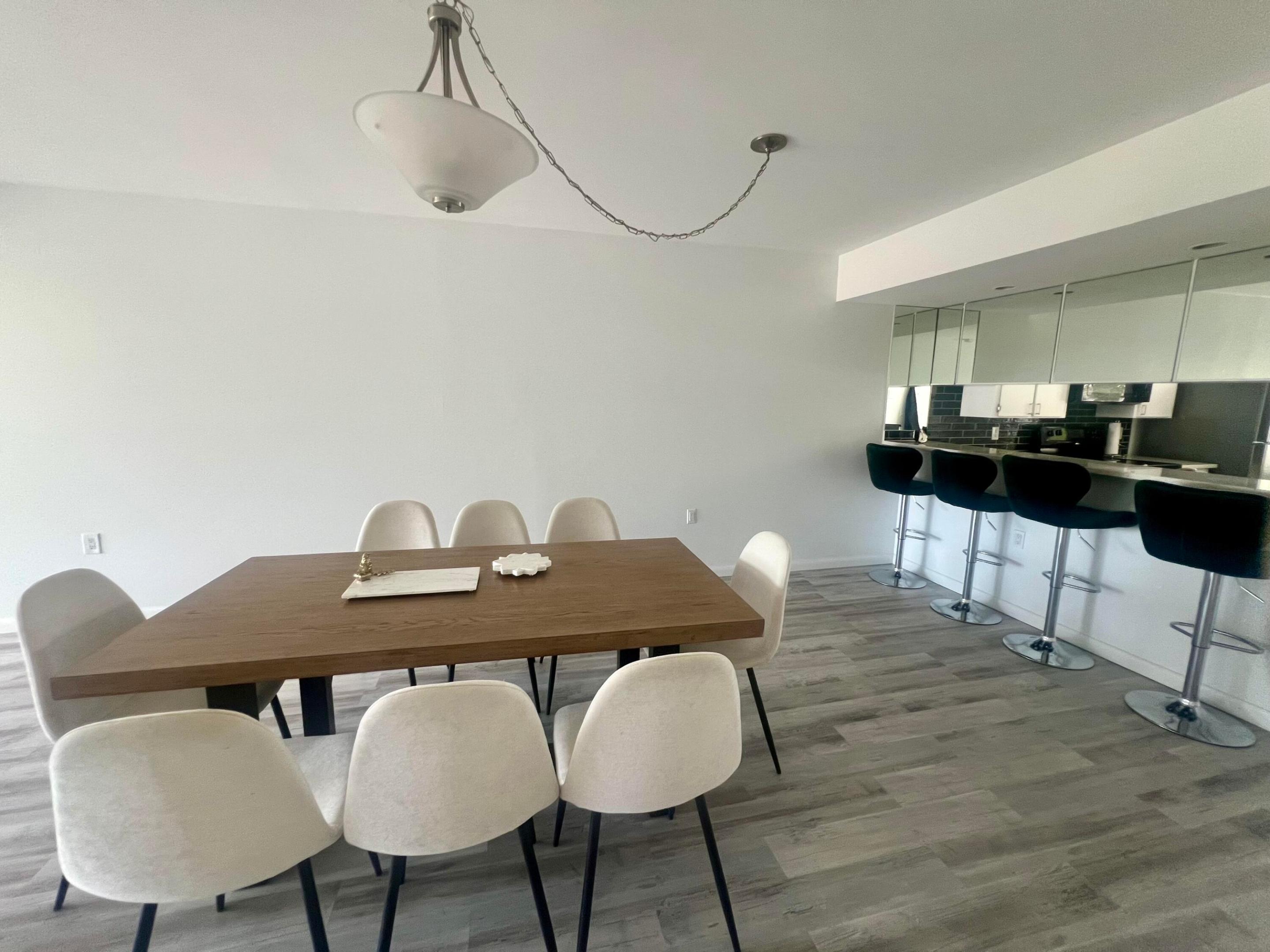 WHITEHALL CONDO OF THE LANDS OF THE PRESIDENT - Residential