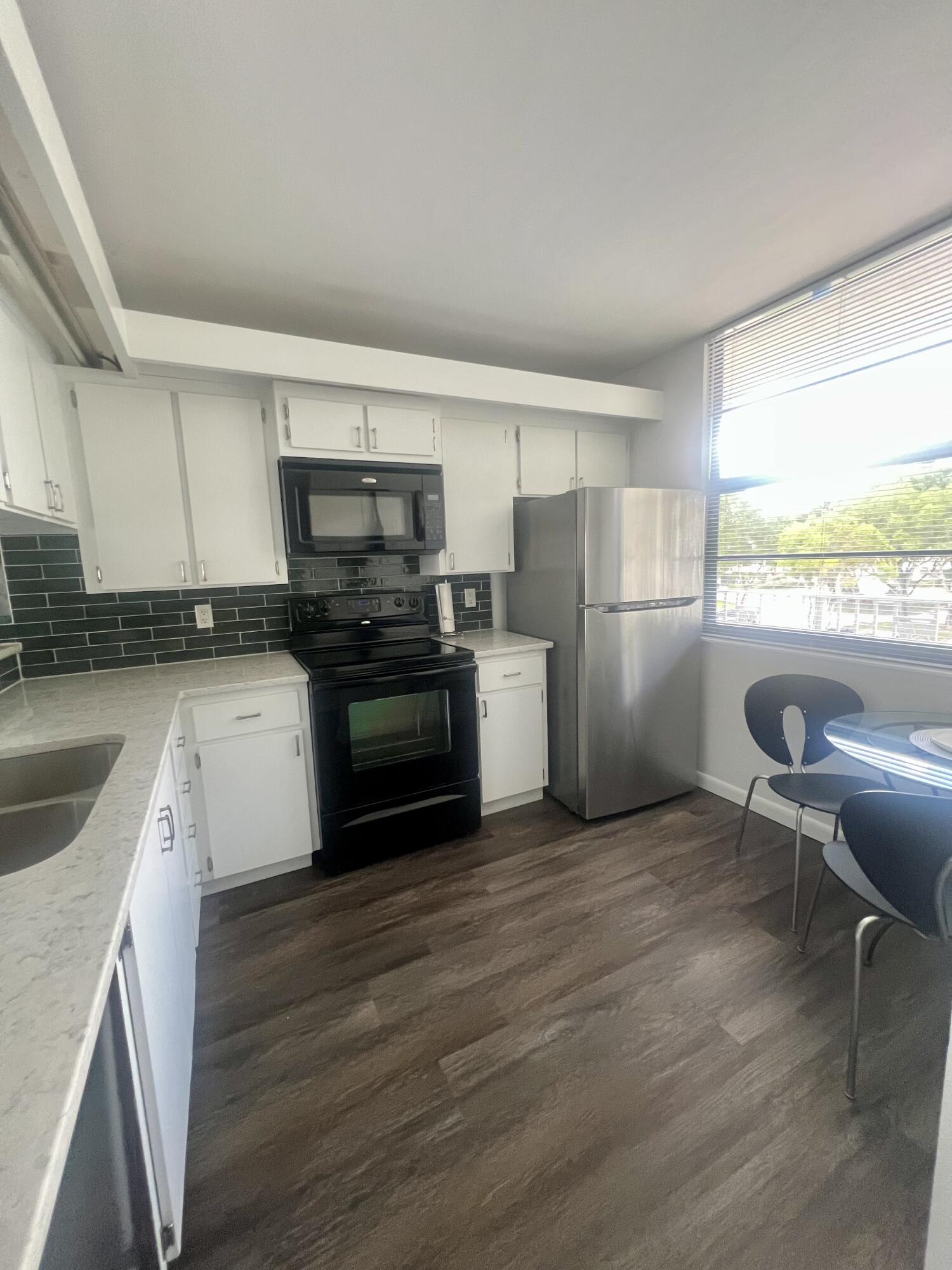 WHITEHALL CONDO OF THE LANDS OF THE PRESIDENT - Residential
