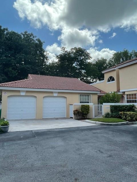 NO FURTHER SHOWINGS. WOW ONE STORY VILLA WITH 2 CAR GARAGE ON A CULDESAC AND ACCORDIAN SHUTTERS. VAULTED CEILINGS, CORNER. THIS IS A LOVELY BEAUTIFULLY MAINTAINED 3/2 IN PORTOFINO. PAVER ENTRANCE. DINING ROOM, LIVING ROOM, AND FAMILY ROOM OFF OPEN KITCHEN. WHITE CABINETS, SOME NEW APPLIANCES, LOTS OF PANTRY SPACE. LARGE MASTER SUITE WITH SITTING AREA, DUAL SINKS IN THE MASTER BATHROOM. SEPARATE ROMAN TUB AND SHOWER. WALK-IN CLOSET. COMMUNITY POOL. WALK TO COMMUNITY PARK AND PUBLIX SHOPPING. ASSOCIATION FEES INCLUDE COVERAGE FOR ROOF, BUILDING INSURANCE, WATER, SEWER AND TRASH.