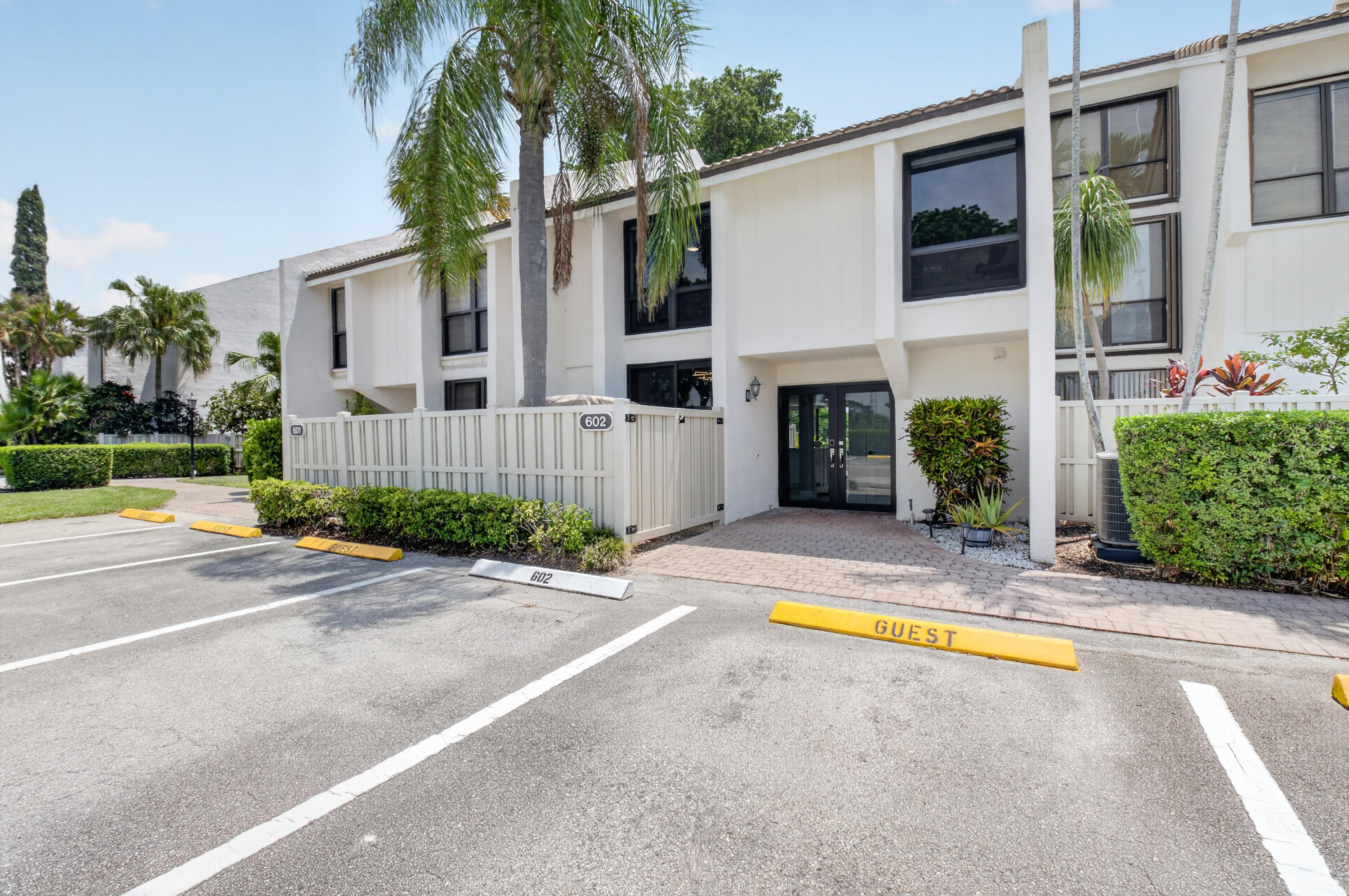 BRIDGEWOOD TOWNHOUSE CONDO - Residential