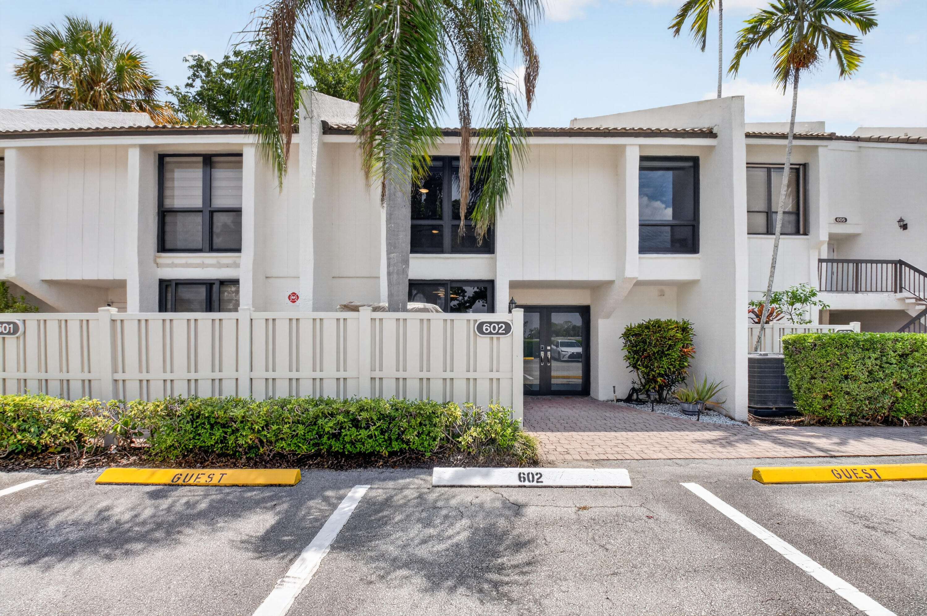 BRIDGEWOOD TOWNHOUSE CONDO - Residential