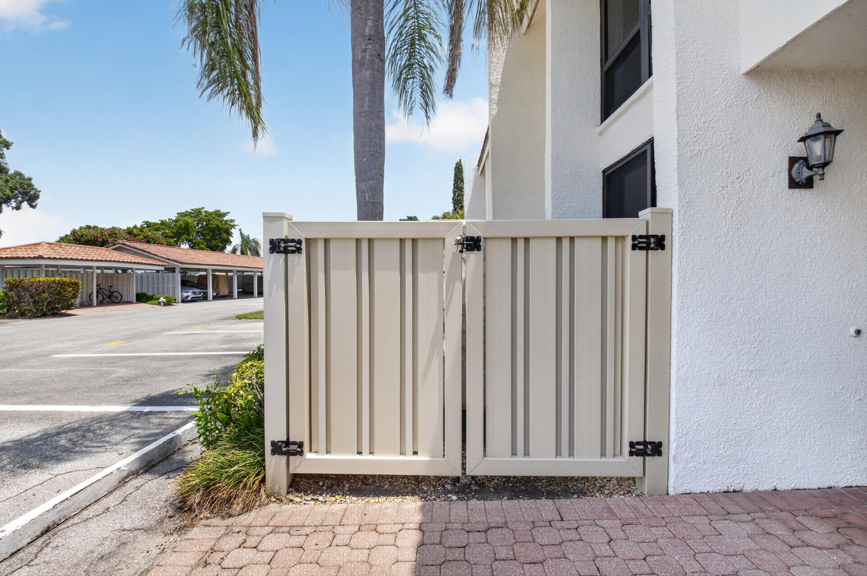 BRIDGEWOOD TOWNHOUSE CONDO - Residential