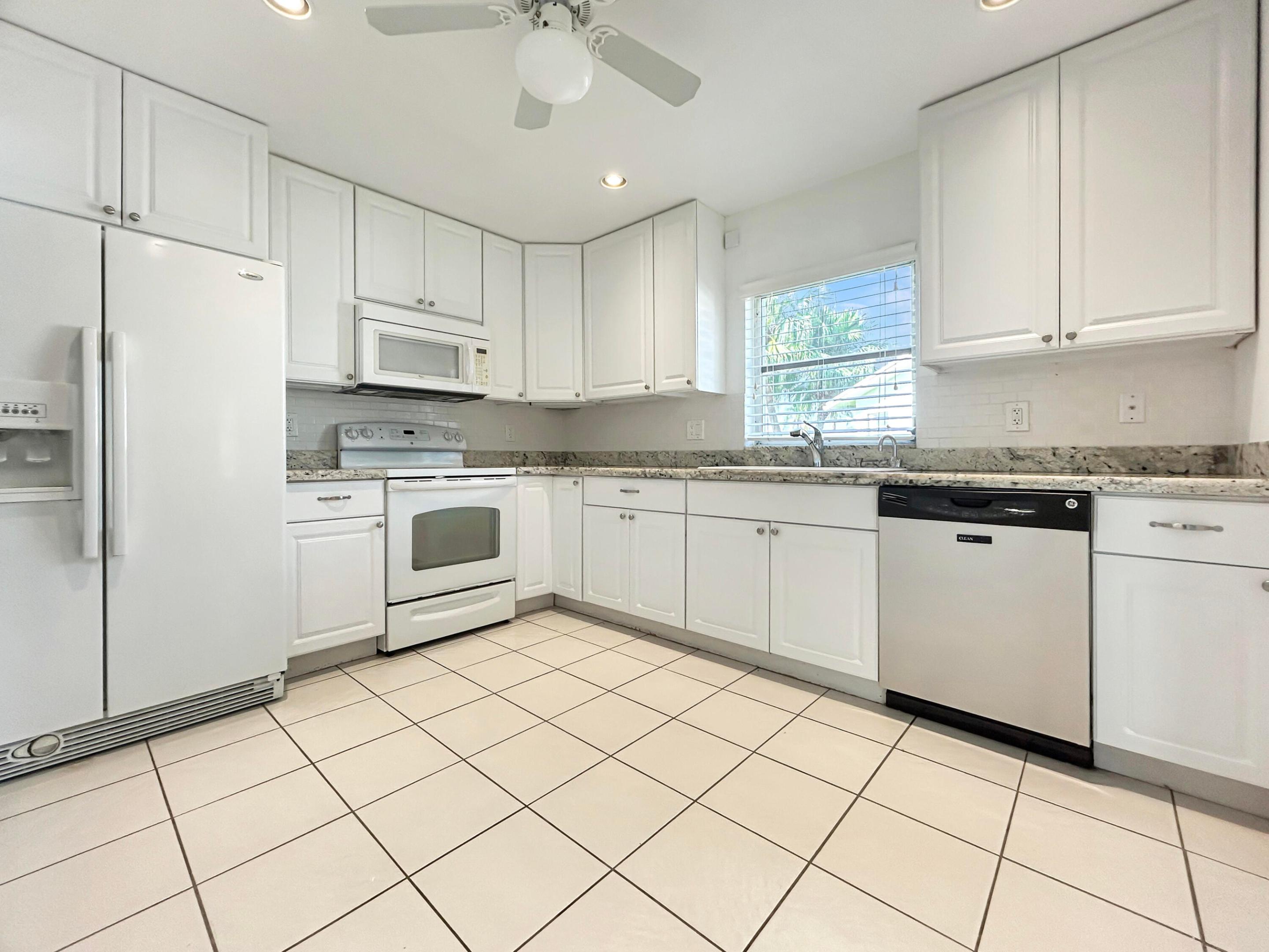 DELRAY VILLAS 4 / 5 - Residential