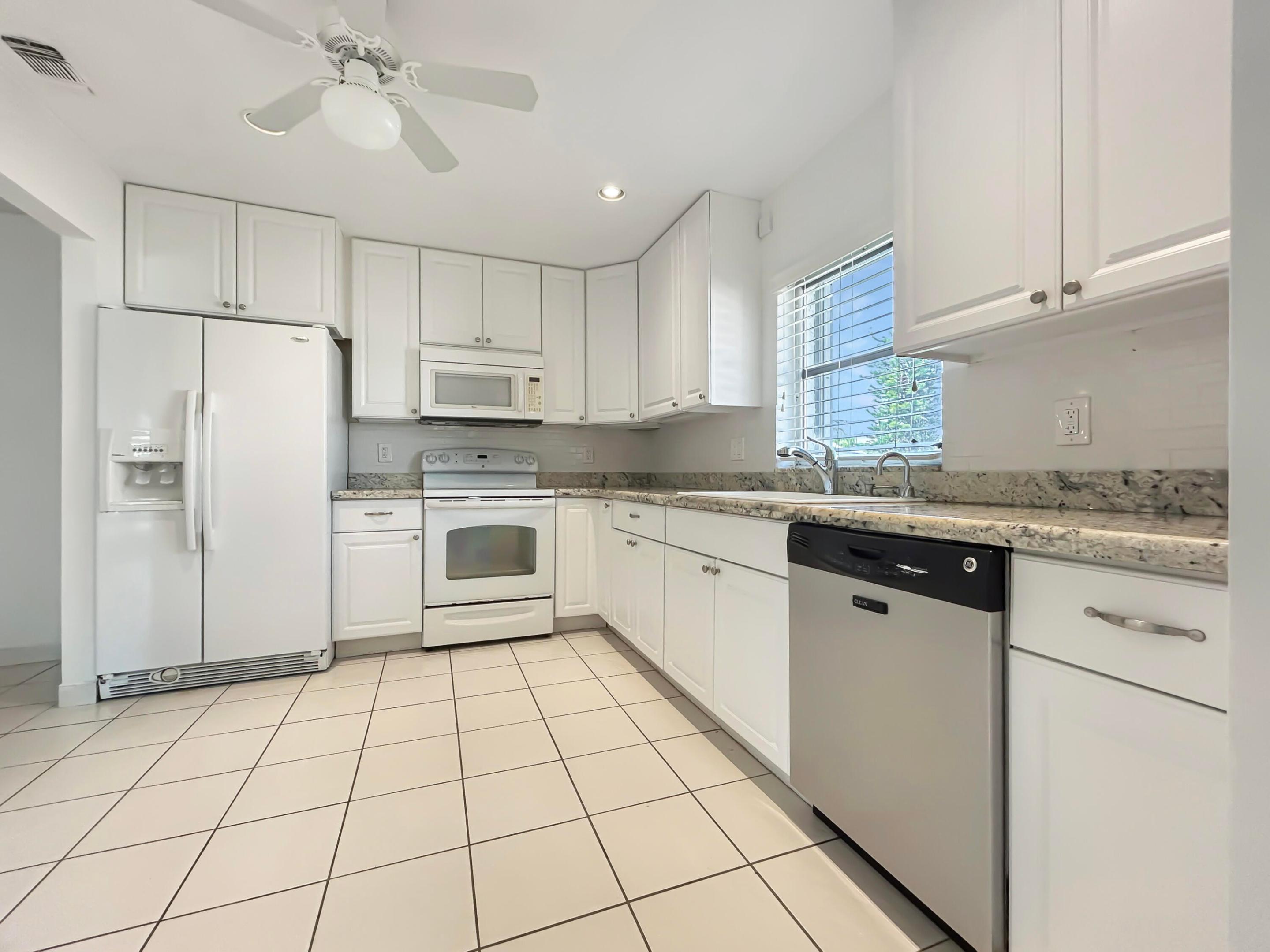 DELRAY VILLAS 4 / 5 - Residential