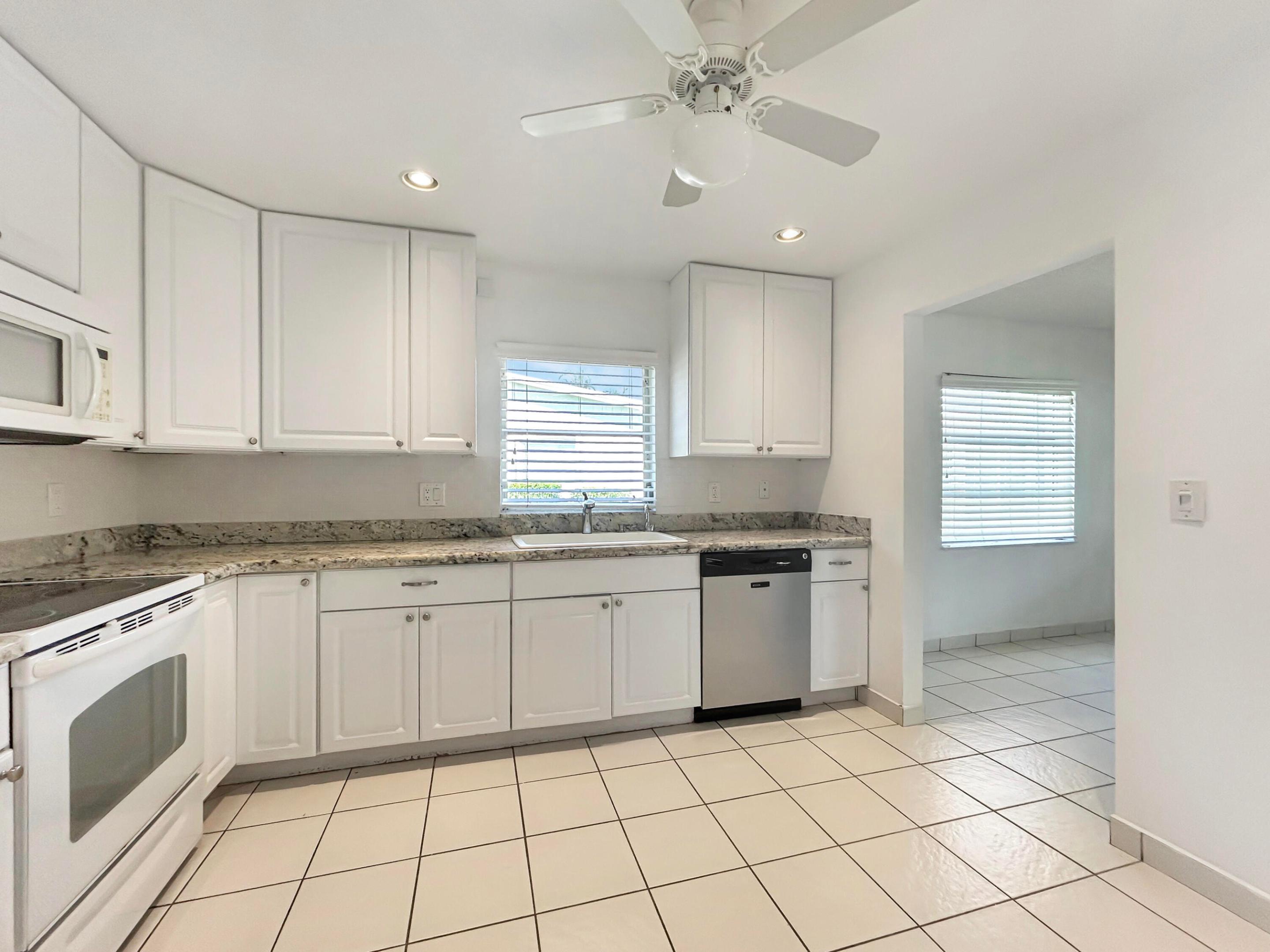 DELRAY VILLAS 4 / 5 - Residential