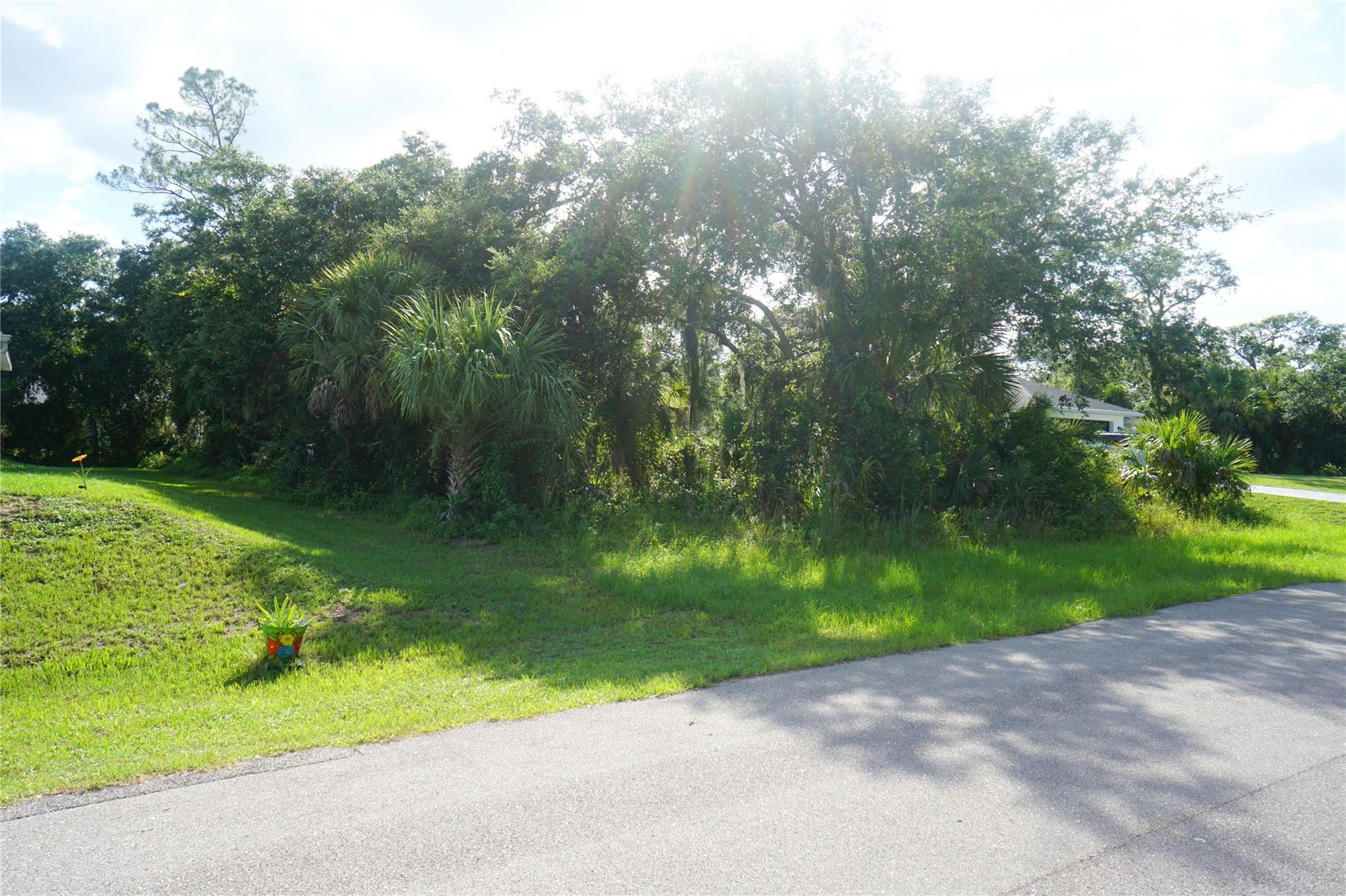 Port Charlotte - Land