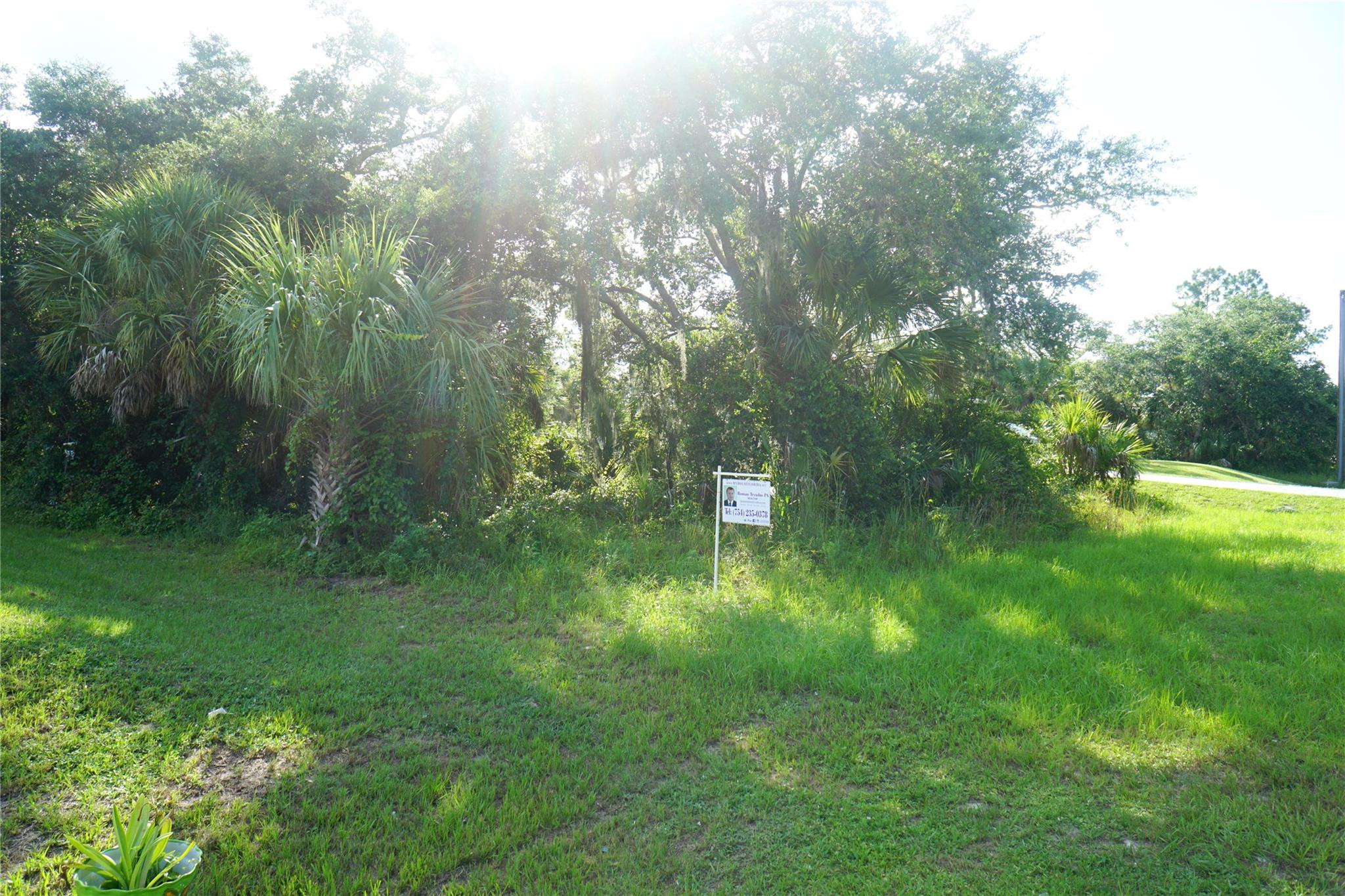 Port Charlotte - Land
