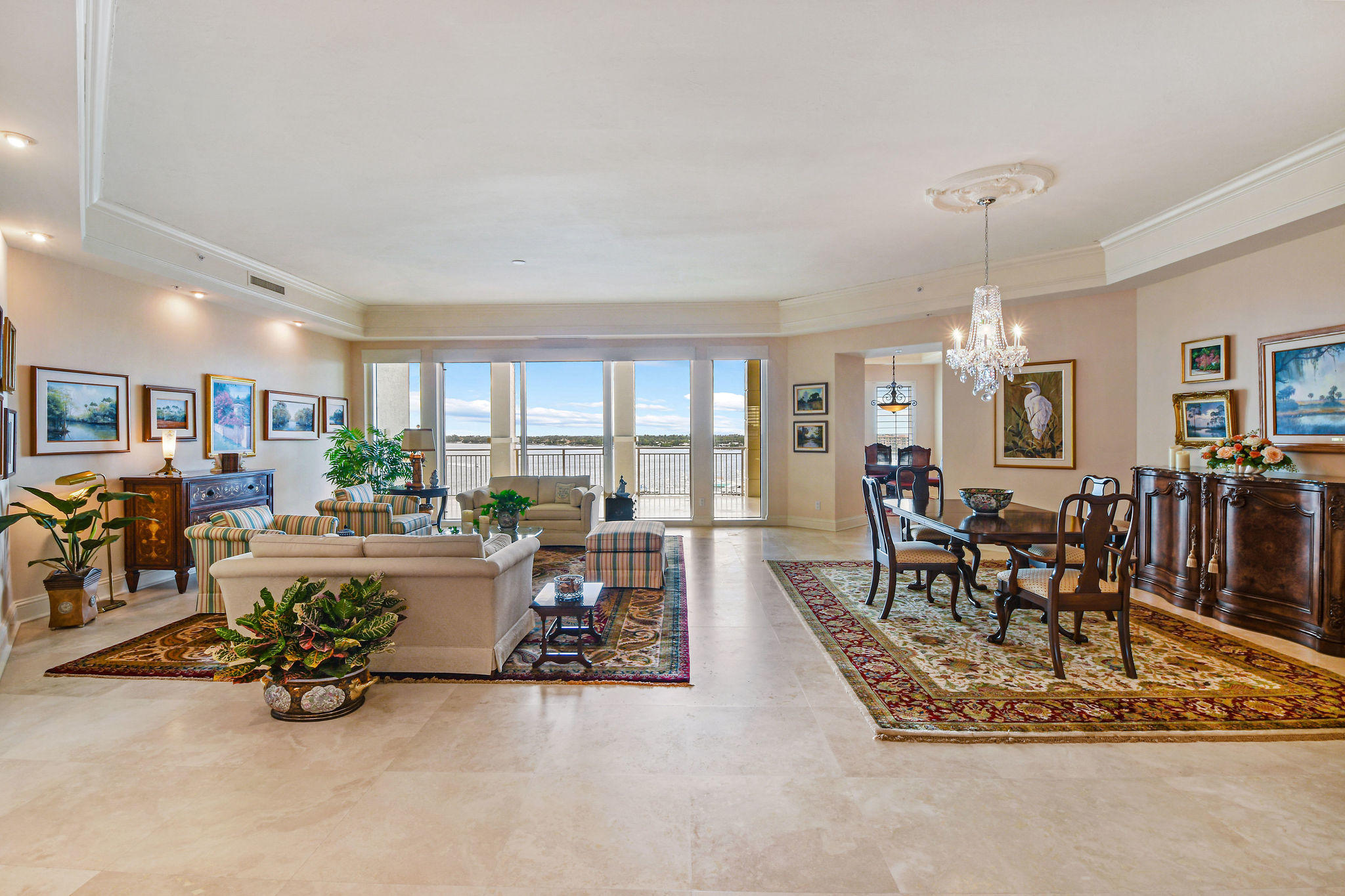 Beautiful 4-BD, 5.5-BA condo at the prestigious One Watermark. Flexible floor plan with an expansive grand salon, private elevator entrance, and terraces. Spectacular views from every room. Amenities include a brand new lobby area, fitness center, massage room, saunas, spa, pool, dog run, and valet service.