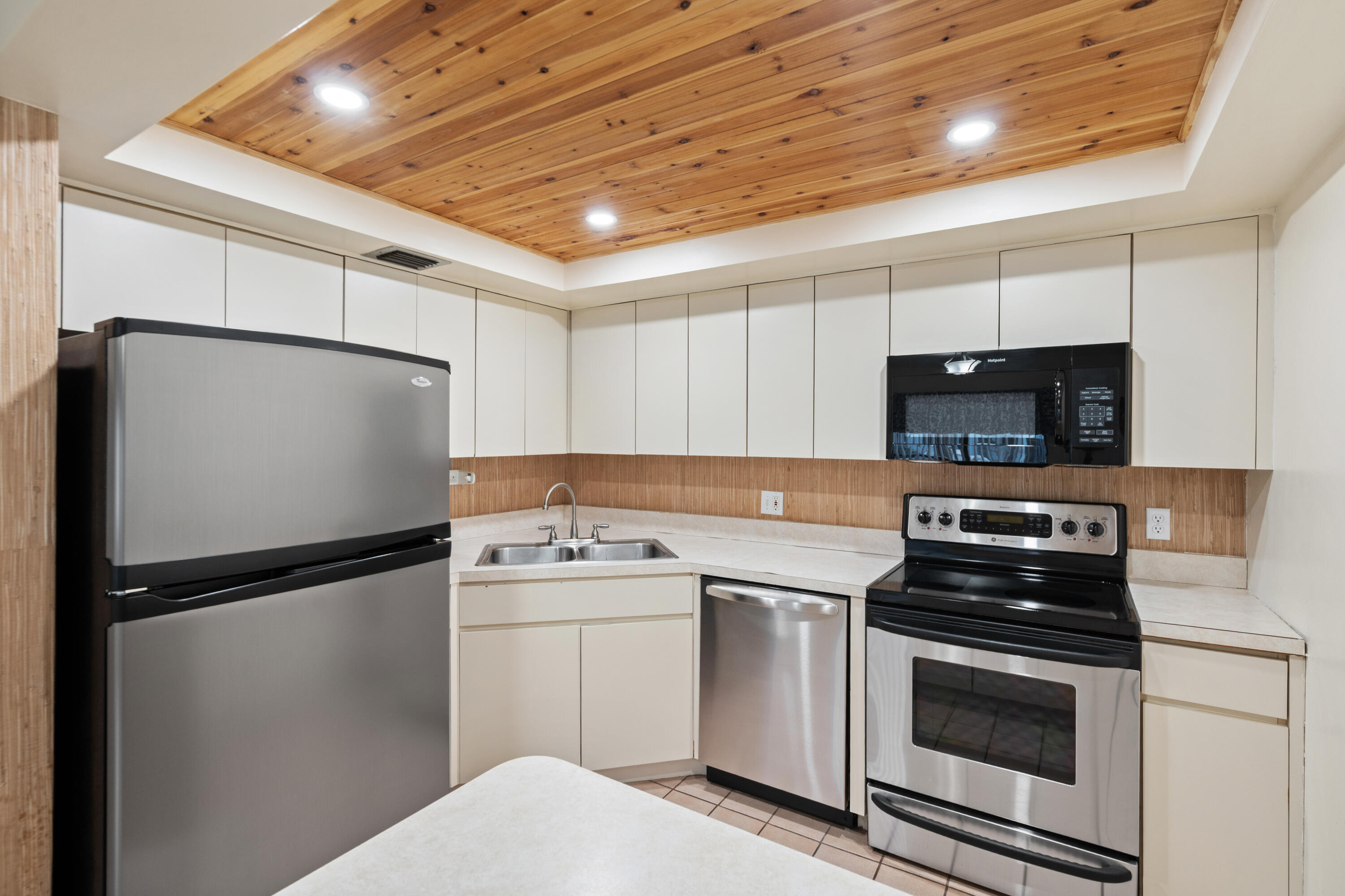 GARDENS AT POPPLETON CREEK CONDO - Residential