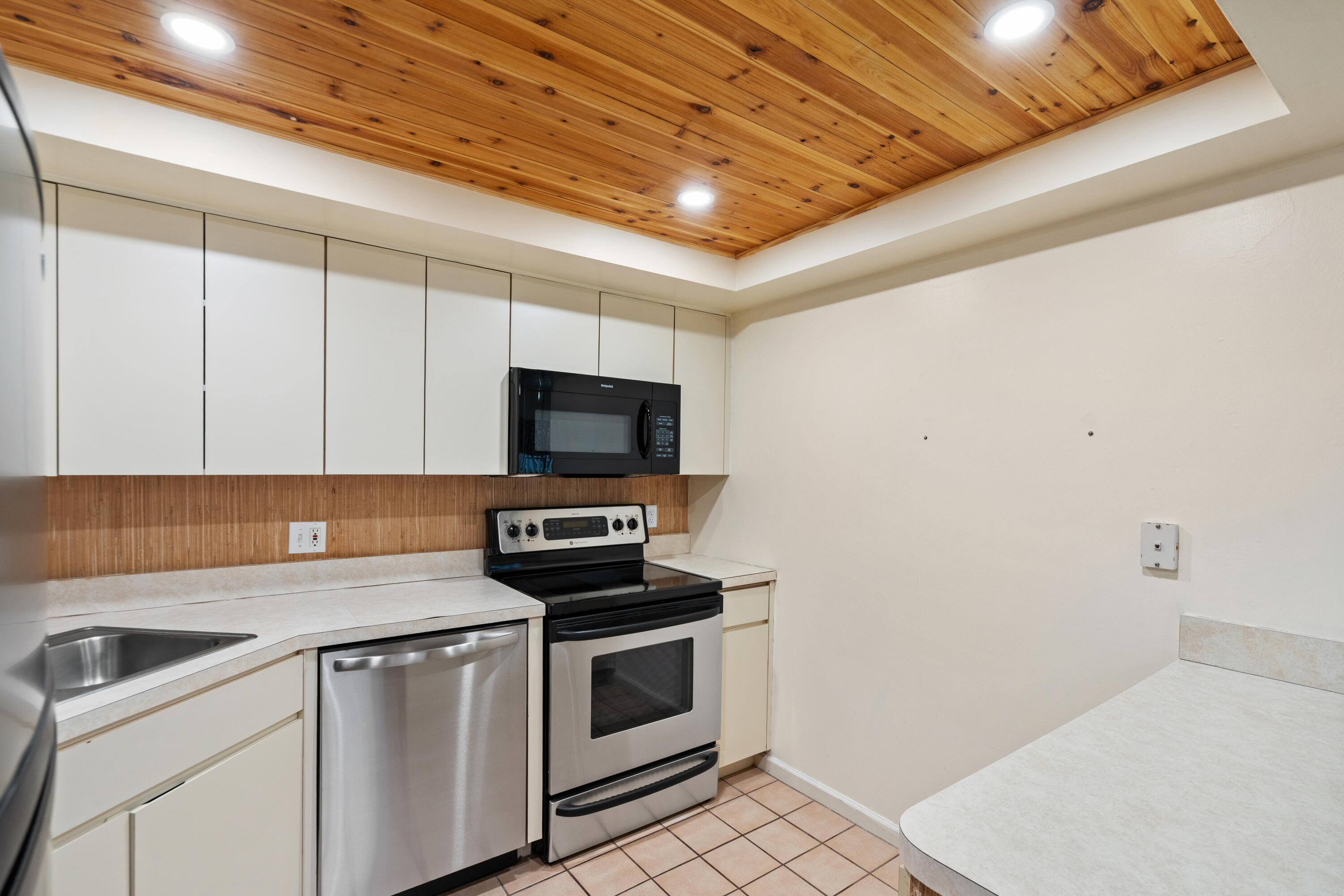 GARDENS AT POPPLETON CREEK CONDO - Residential