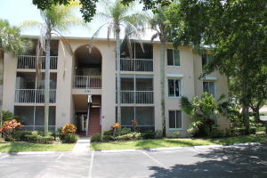 NICELY UPGRADED 2 BEDROOM 2 BATH WITH NEW KITCHEN APPLIANCES.  FIRST FLOOR UNIT OVERLOOKING THE LAKE.  OWNER PAYS WATER, SEWER AND BASIC CABLE IN THE MONTHLY FEE.  TENANT PAYS ELECTRIC AND INTERNET.  PETS ON A CASE BY CASE BASIS.  25 LBS AT MATURITY. ALL SIZES ARE APPROXIMATE.
