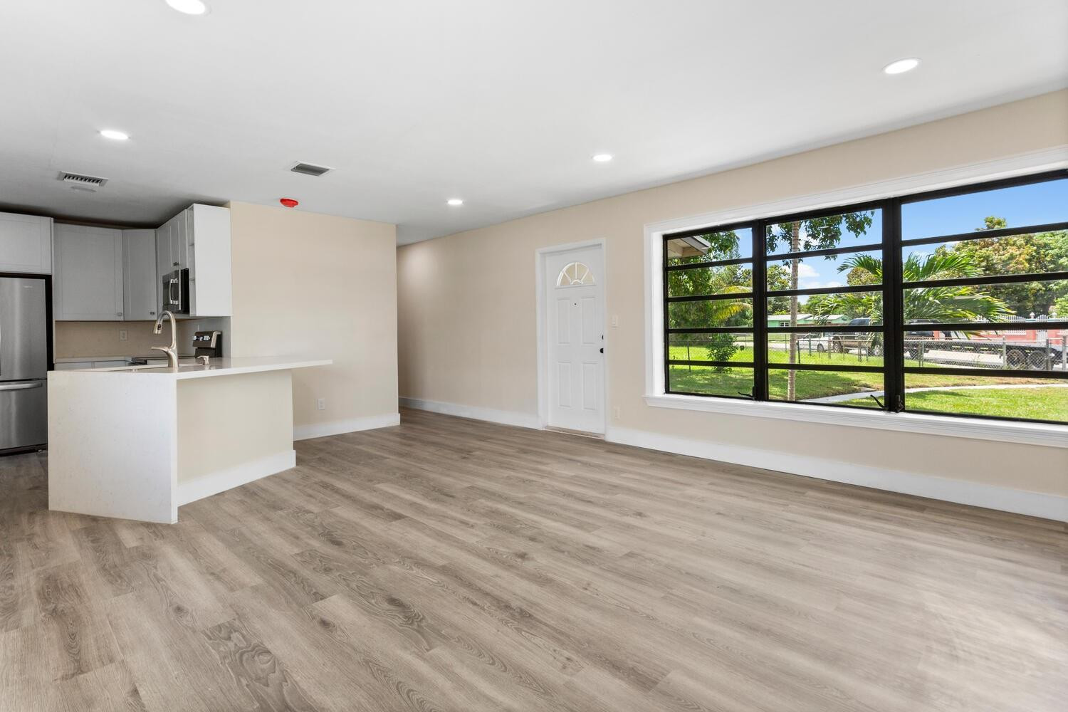 Lauderdale Villas 29-37 B - Residential