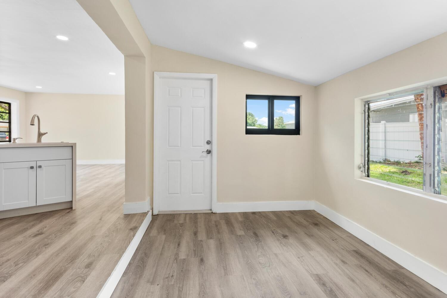Lauderdale Villas 29-37 B - Residential