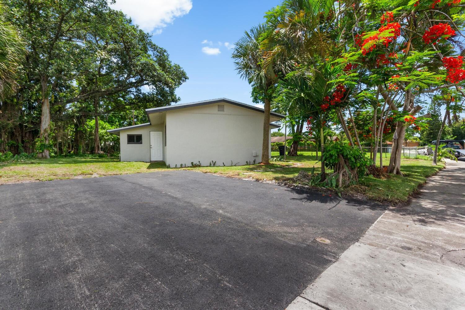 Lauderdale Villas 29-37 B - Residential