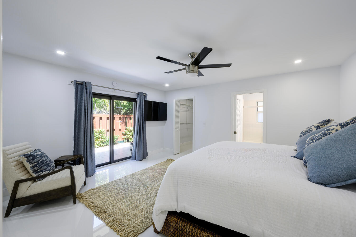 TWELVE OAKS CONDO - Residential