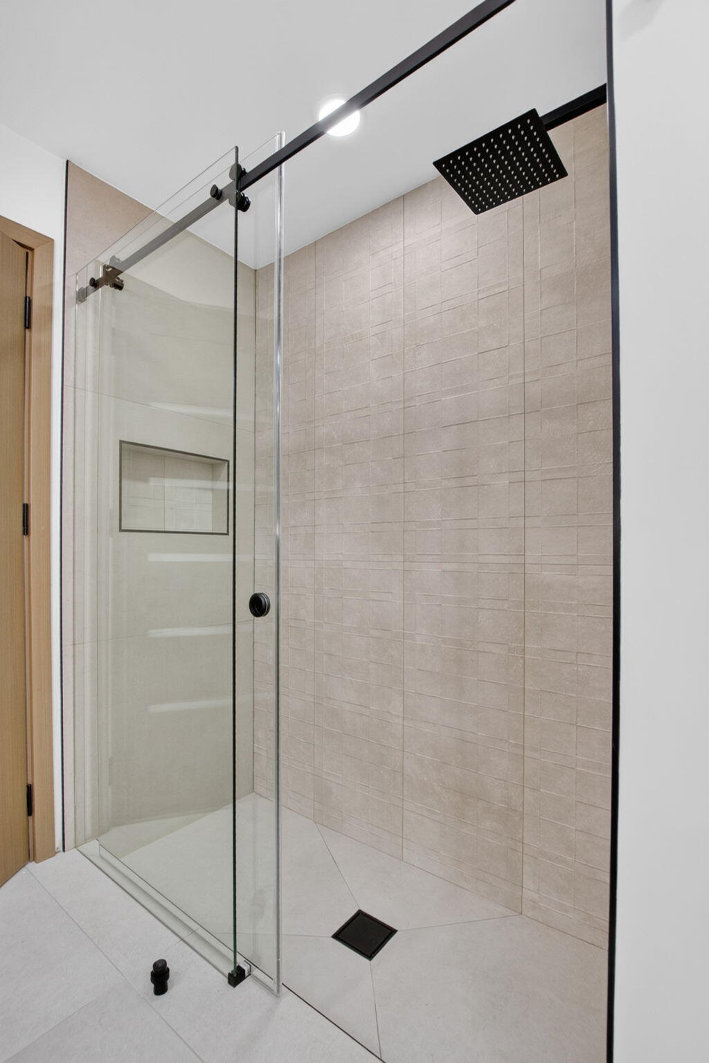 WHISPER WALK SEC E CONDO - Residential