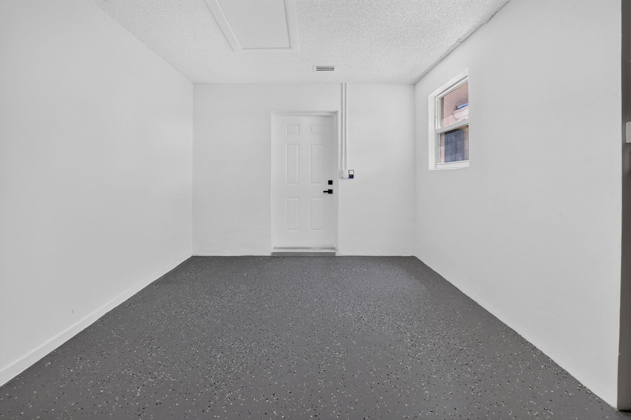 WHISPER WALK SEC E CONDO - Residential