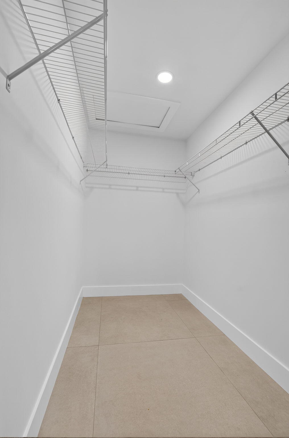 WHISPER WALK SEC E CONDO - Residential