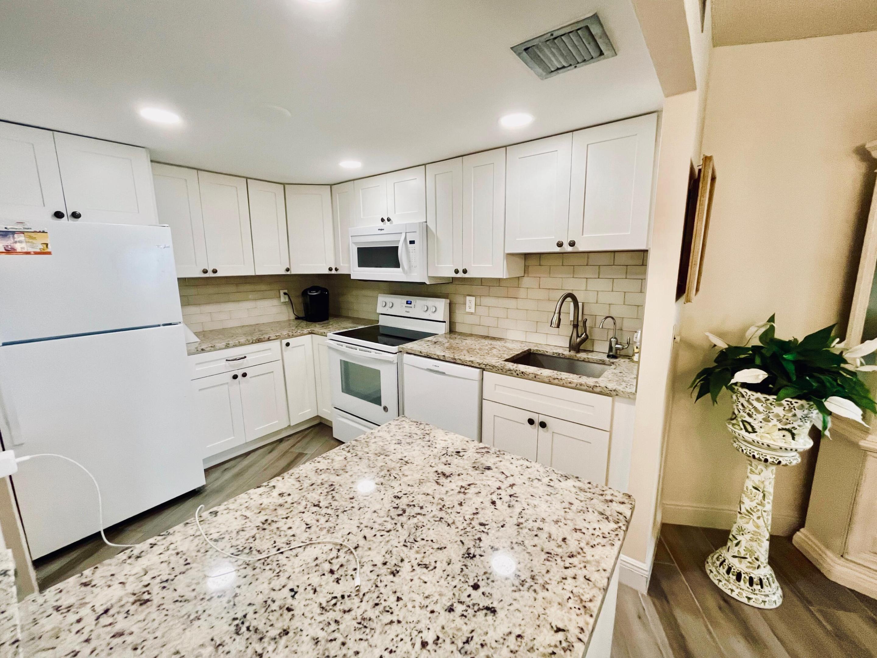 PHOENIX TOWERS CONDO - Residential Lease