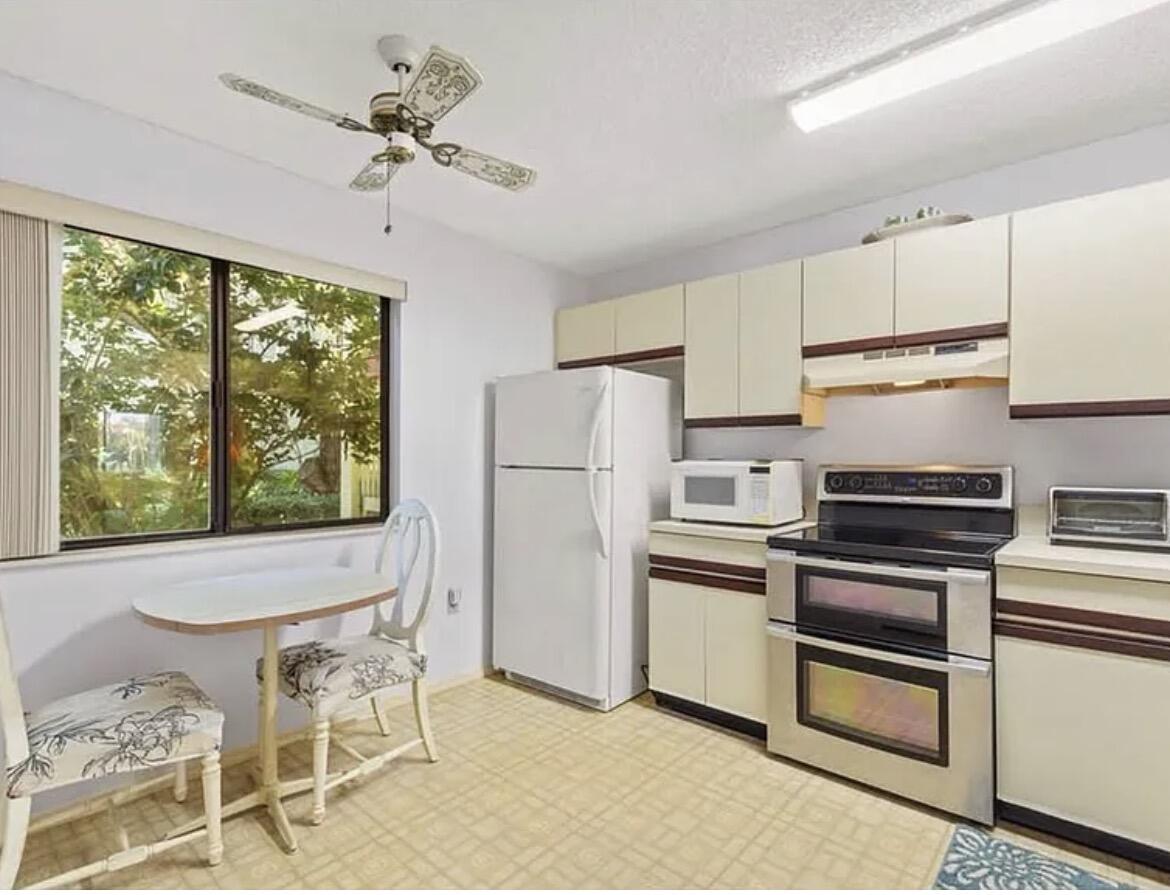 PELICAN POINTE OF SEBASTIAN V - Residential Lease