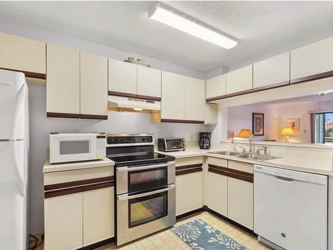 PELICAN POINTE OF SEBASTIAN V - Residential Lease