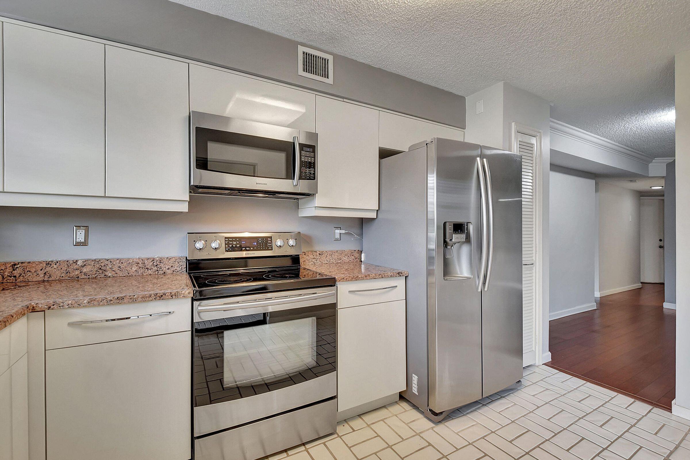 FAIRWAYS AT BOCA GOLF & TENNIS CONDO - Residential Lease