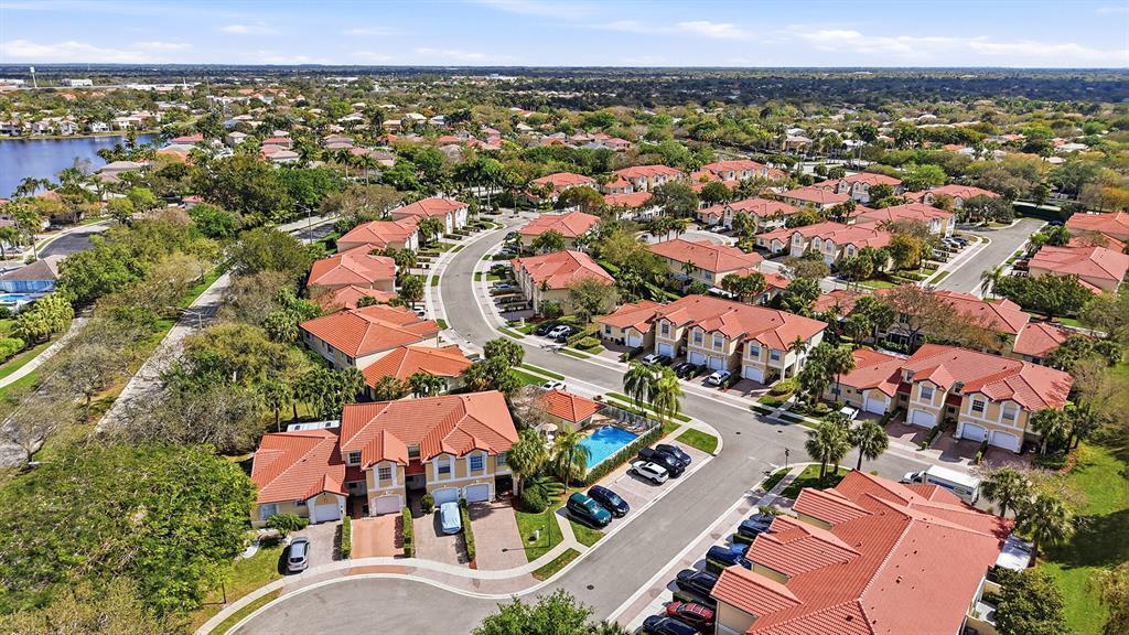 WYNDHAM LAKES EAST - Residential