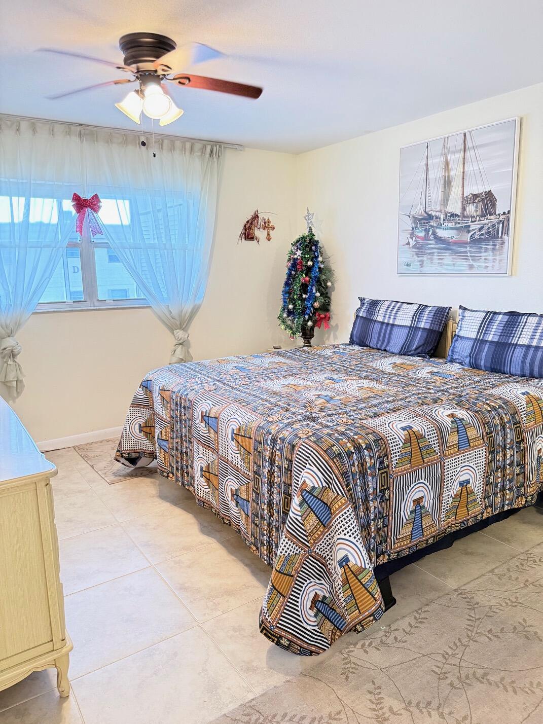 KINGS POINT SAXONY CONDOS - Residential