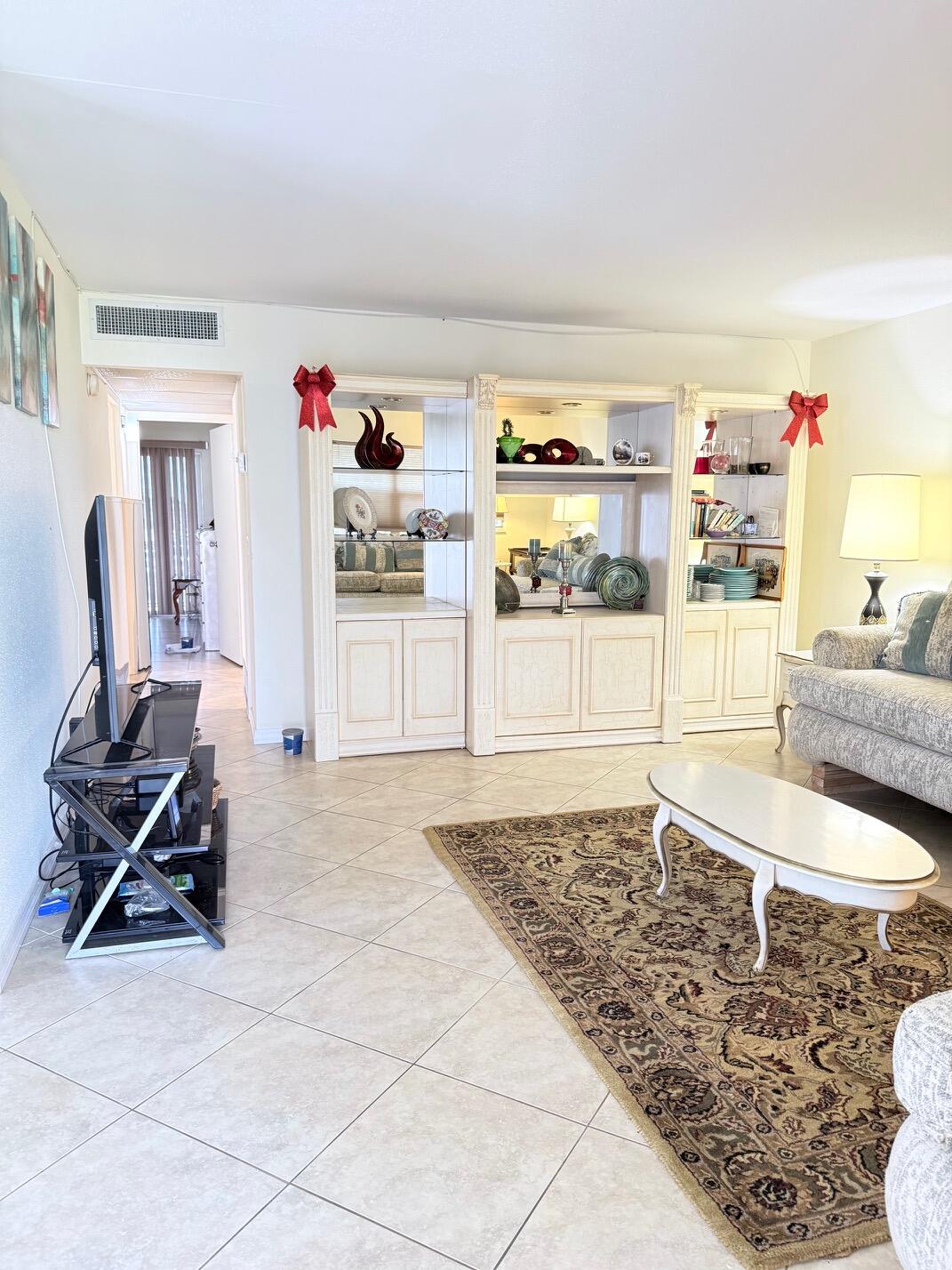 KINGS POINT SAXONY CONDOS - Residential