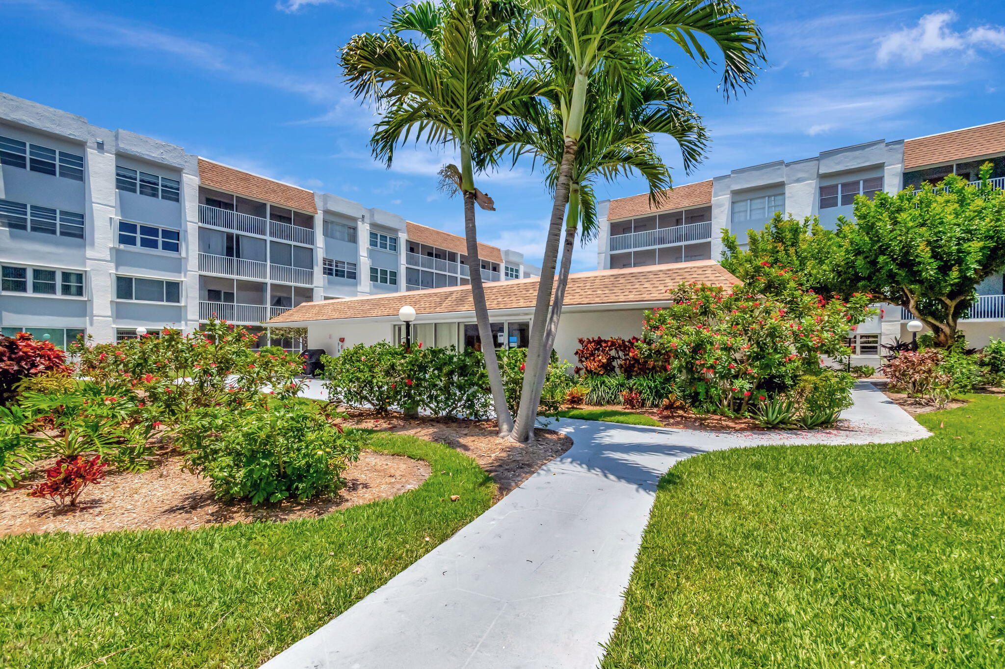 PALM LAKE 1 CONDO - Residential