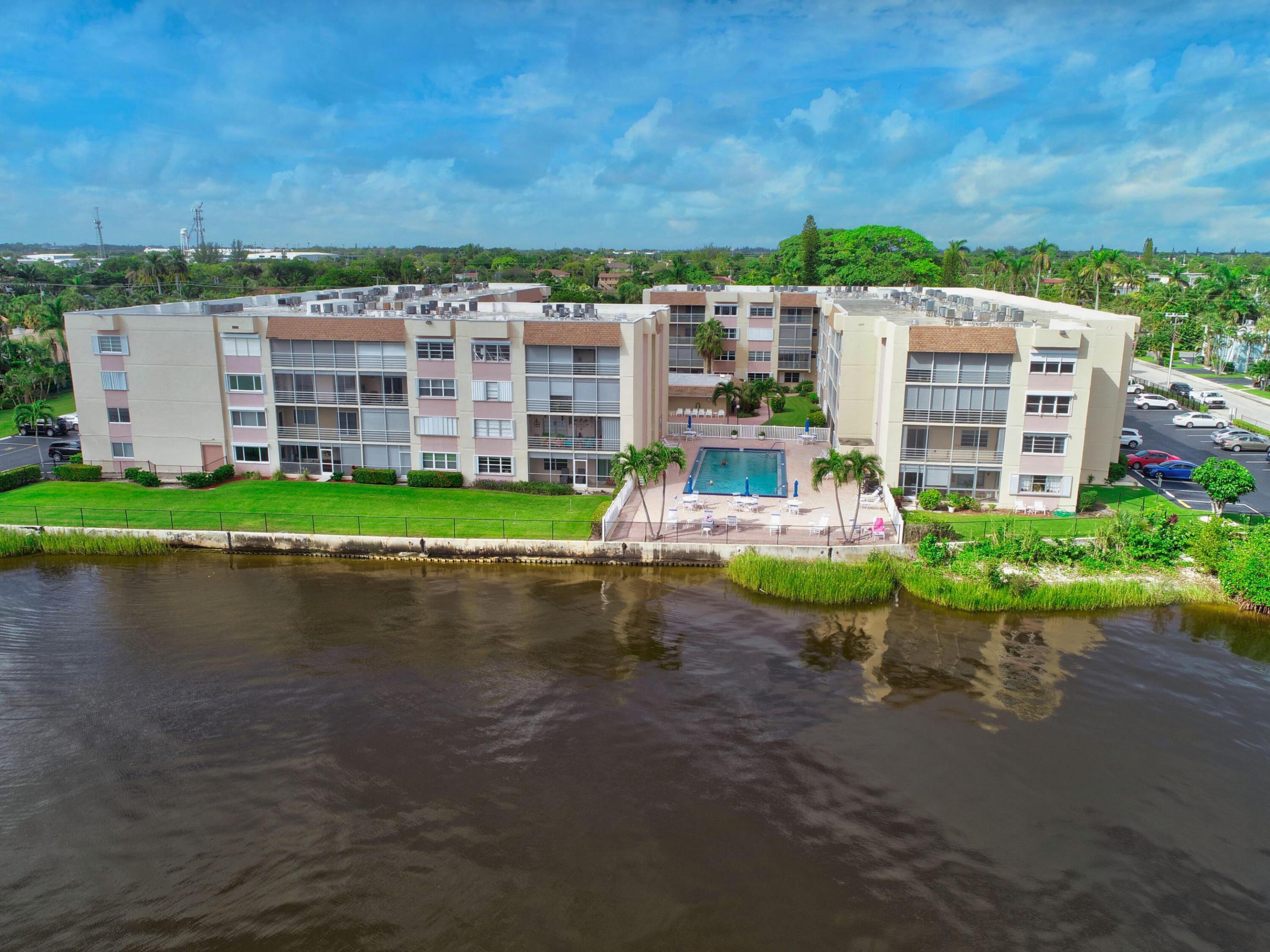 PALM LAKE 1 CONDO - Residential
