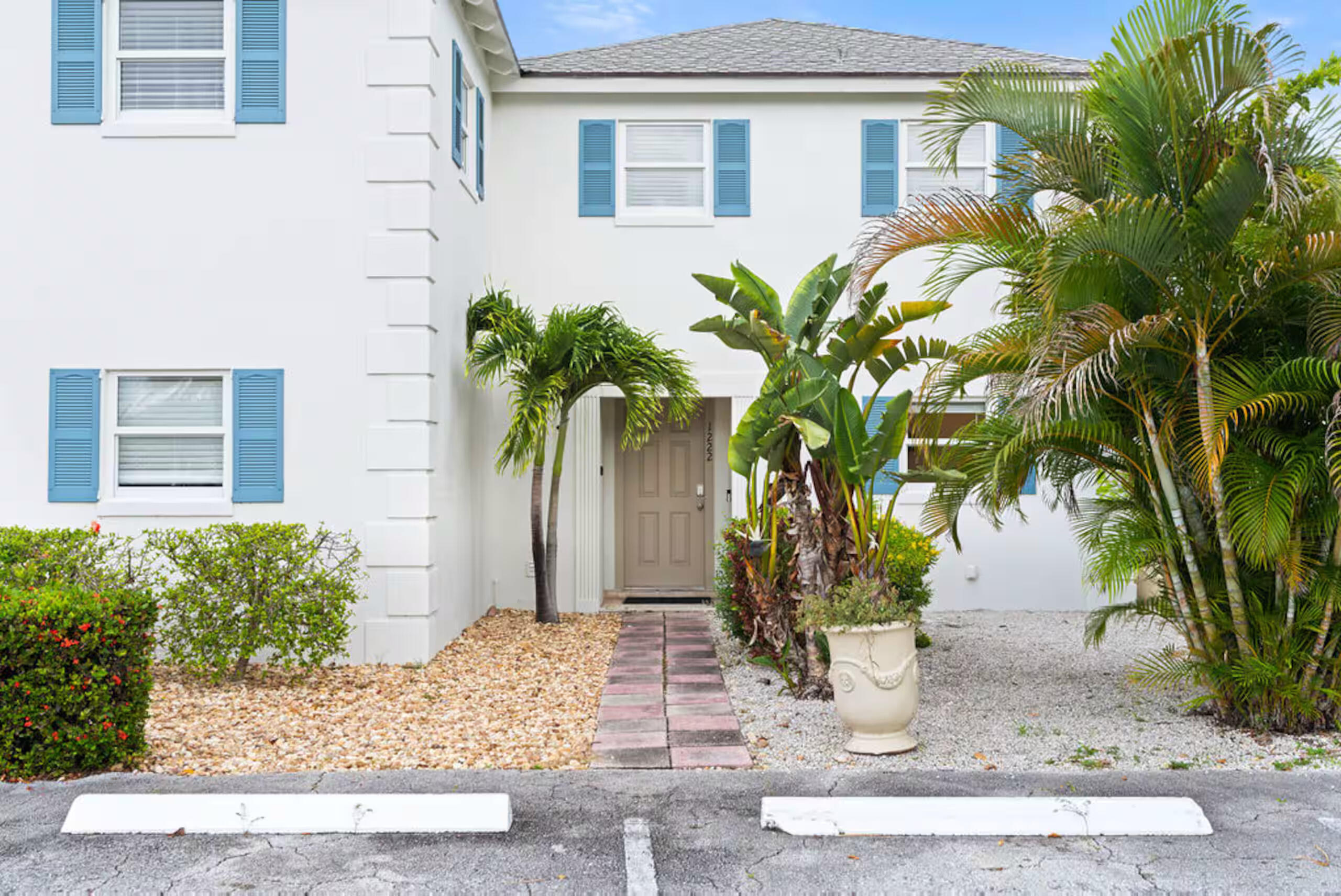 YACHT HARBOR EST - Residential Income