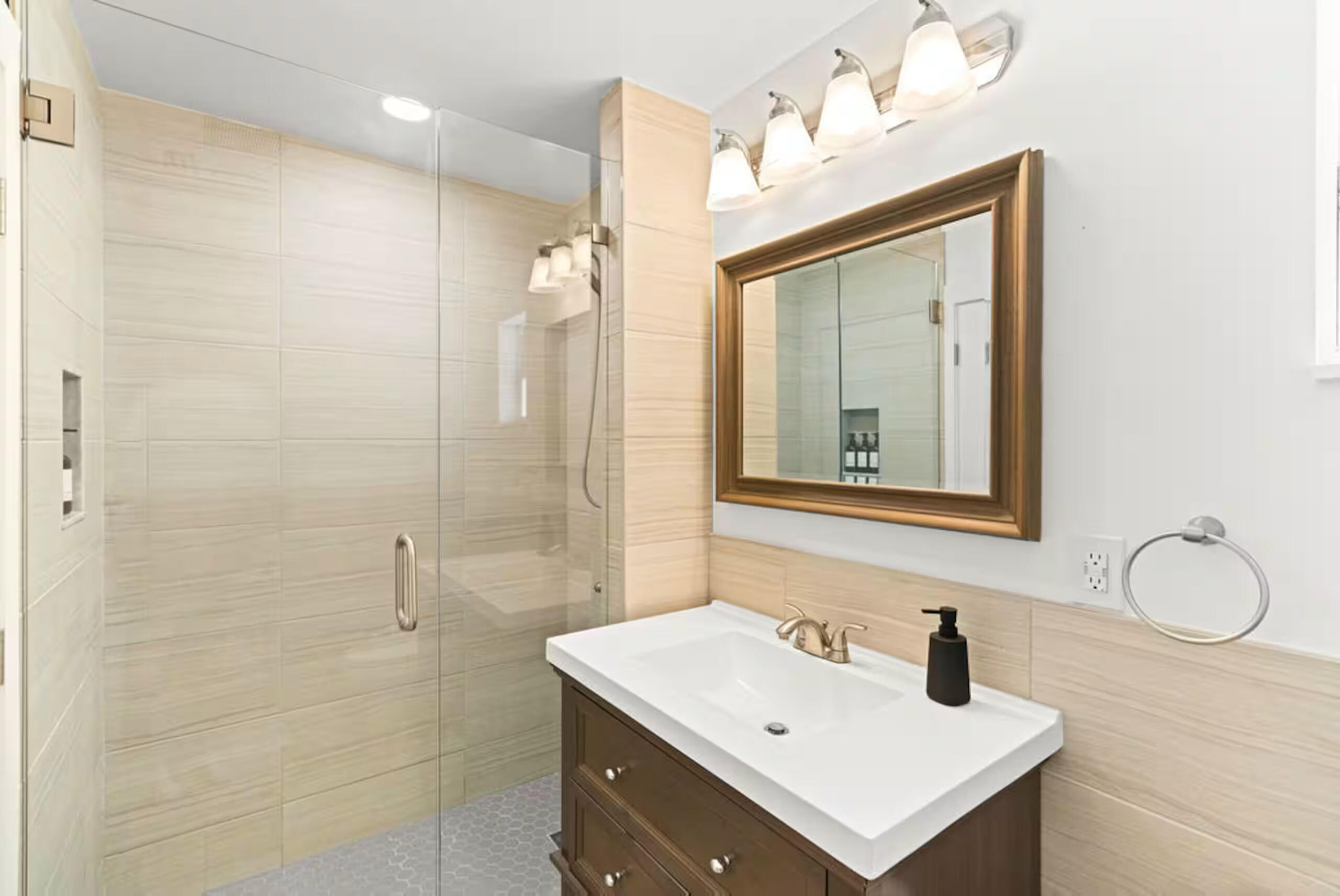 YACHT HARBOR EST - Residential Income