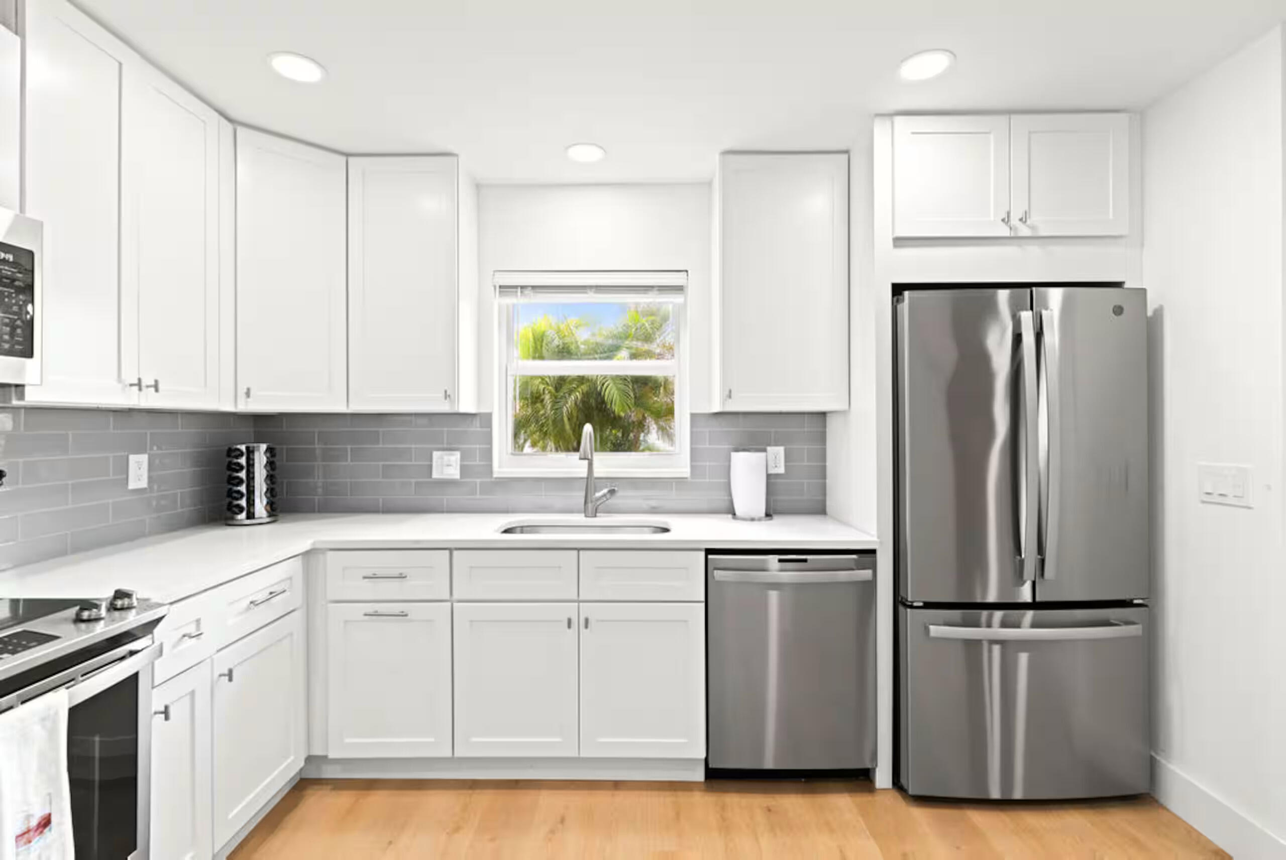 YACHT HARBOR EST - Residential Income