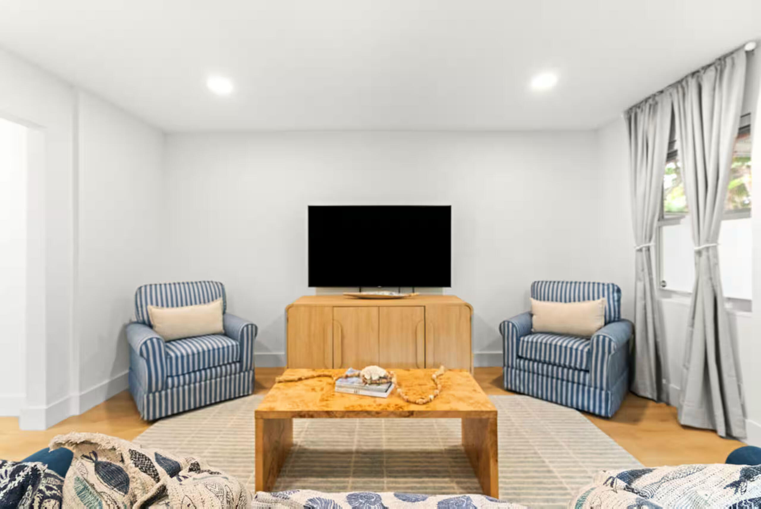 YACHT HARBOR EST - Residential Income