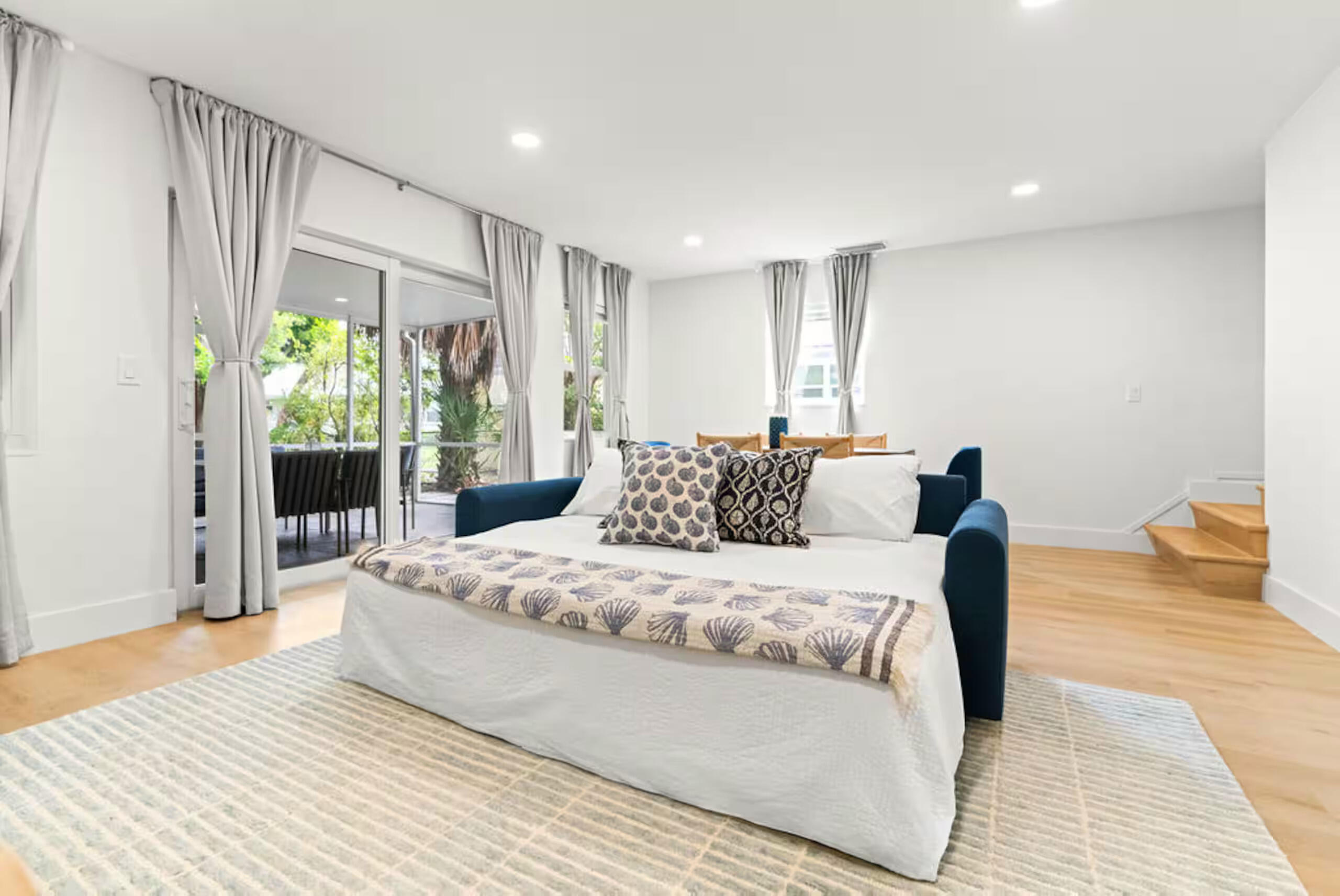 YACHT HARBOR EST - Residential Income