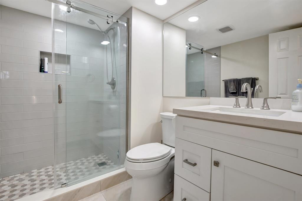 HOLLYBROOK GOLF & TENNIS - Residential