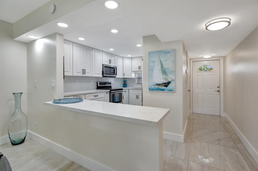 HOLLYBROOK GOLF & TENNIS - Residential