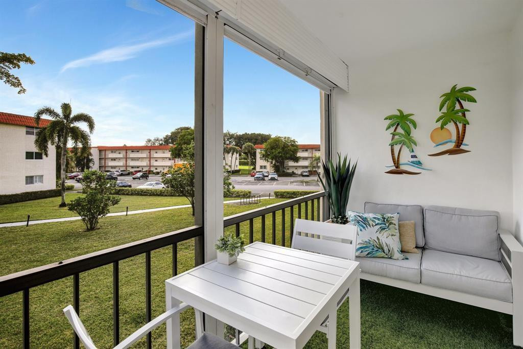 HOLLYBROOK GOLF & TENNIS - Residential